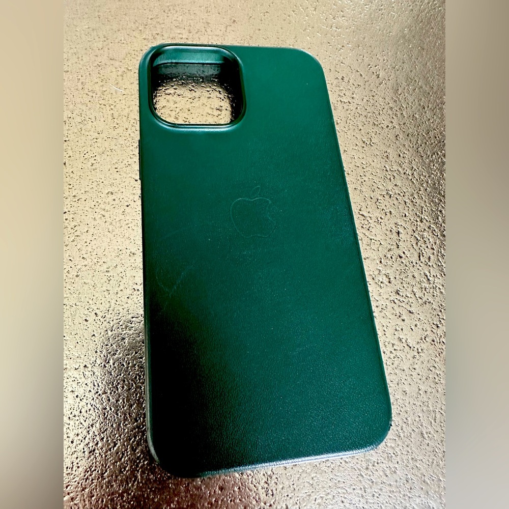 iPhone 14 pro max green leather case mag safe